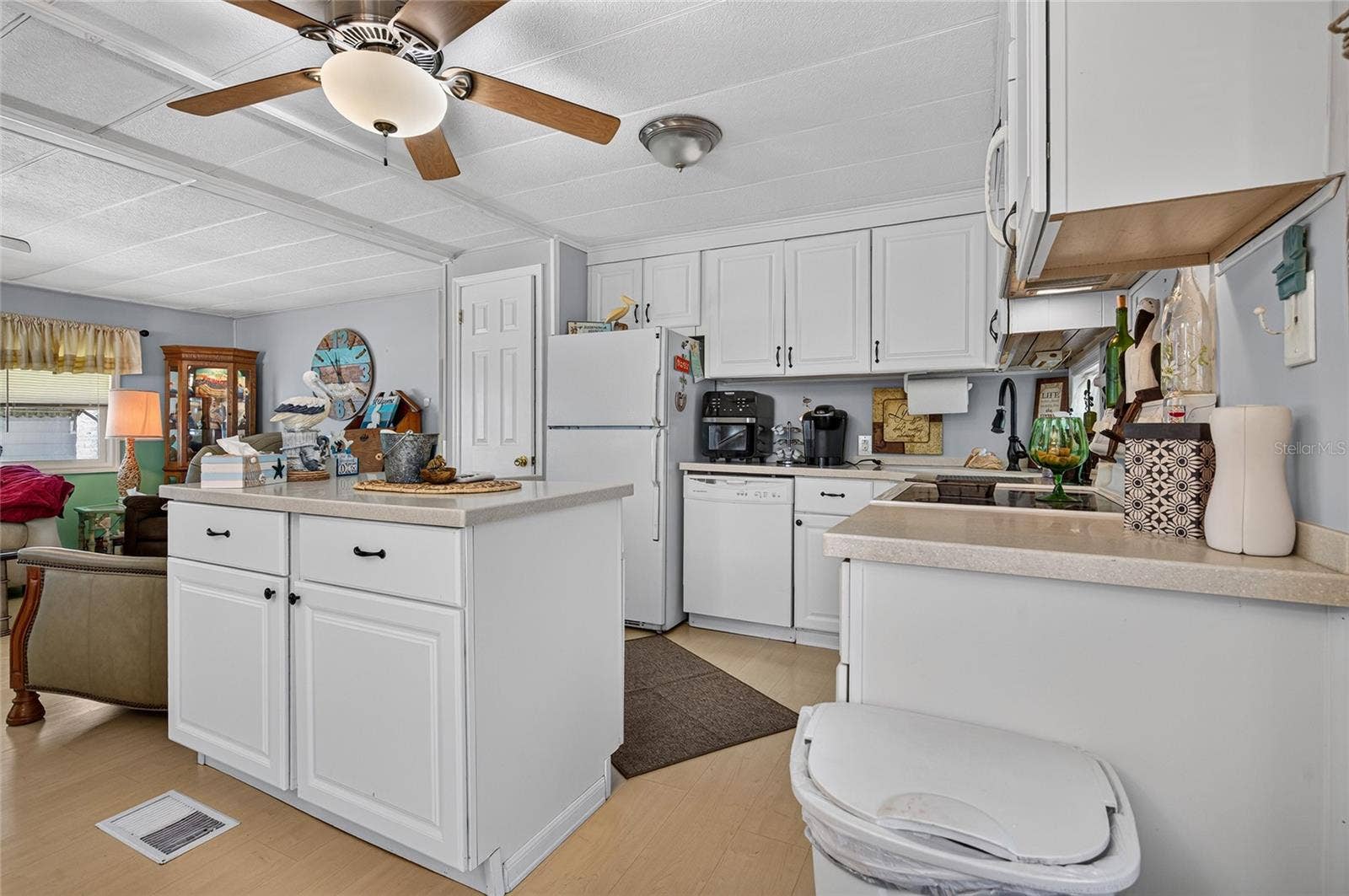 213 MANTUA DRIVE, Venice, FL 34285 213 MANTUA DRIVE, Venice, FL 34285