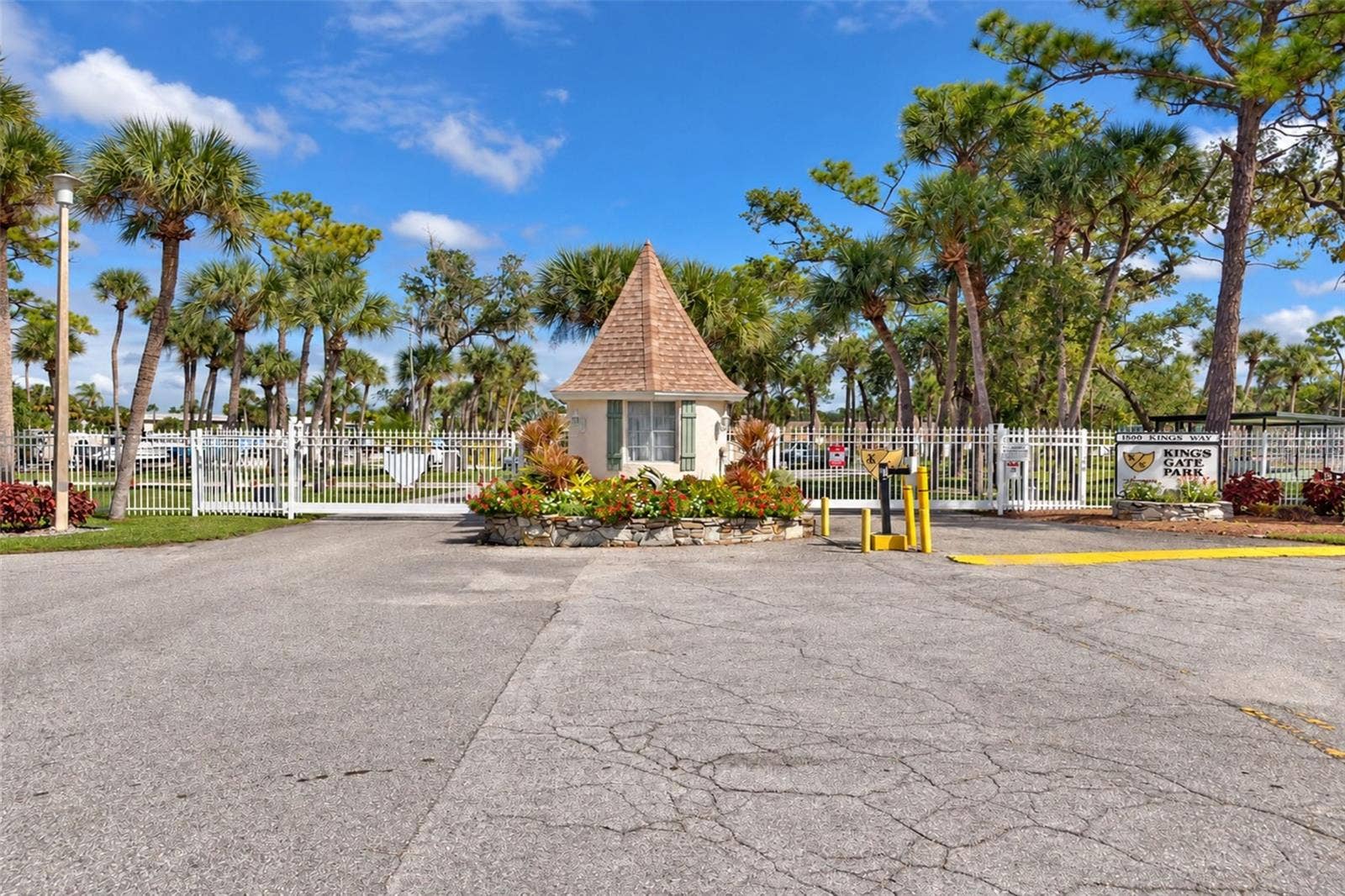 39 CROWN POINT DRIVE, Nokomis, FL 34275 39 CROWN POINT DRIVE, Nokomis, FL 34275