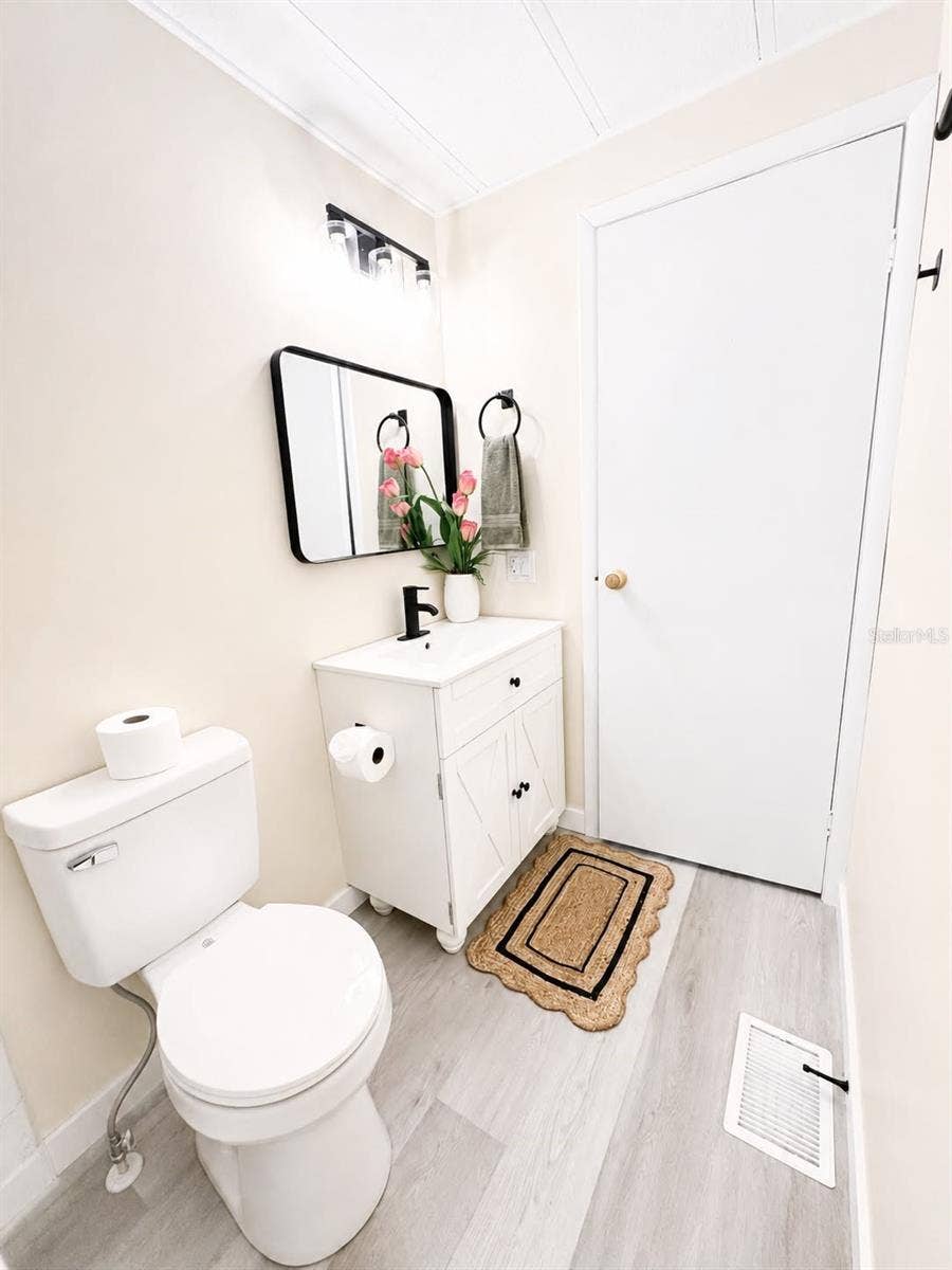 9330 SALISBURY DRIVE, Brooksville, FL 34613 9330 SALISBURY DRIVE, Brooksville, FL 34613