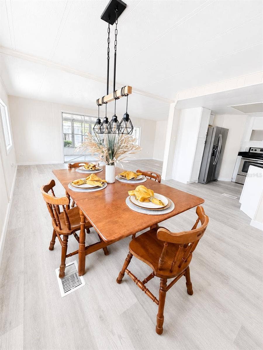 9330 SALISBURY DRIVE, Brooksville, FL 34613 9330 SALISBURY DRIVE, Brooksville, FL 34613