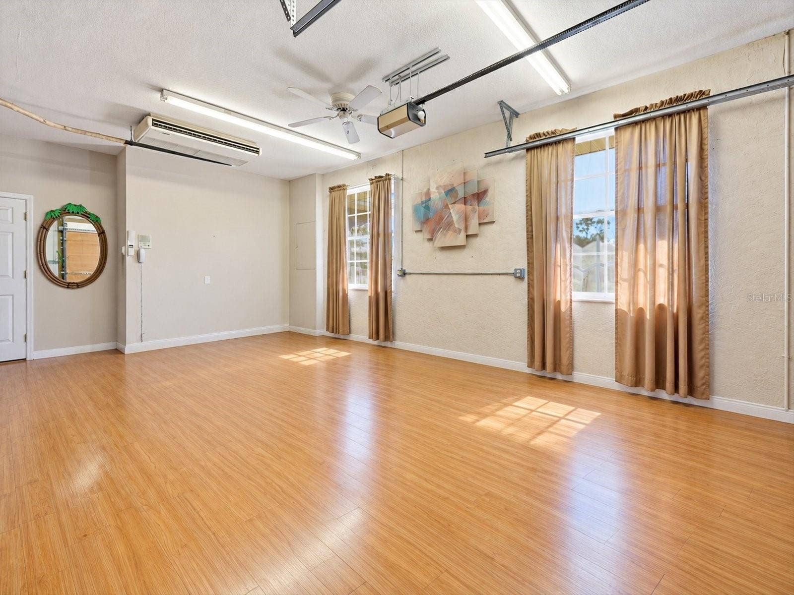garage room /flex roomvirtually decluttered.