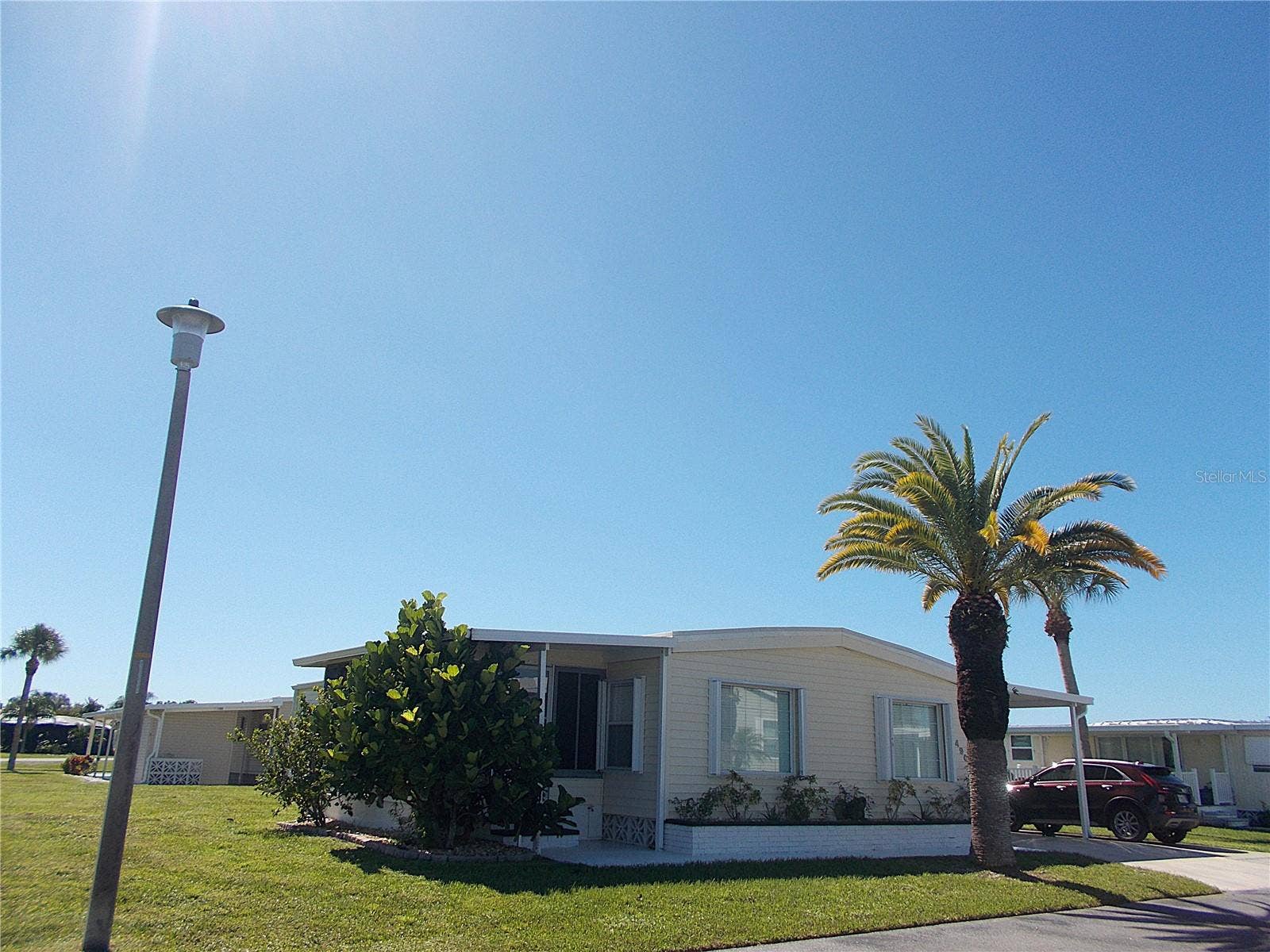 490 ASHWOOD DRIVE, Venice, FL 34285 Front view showing corner lot