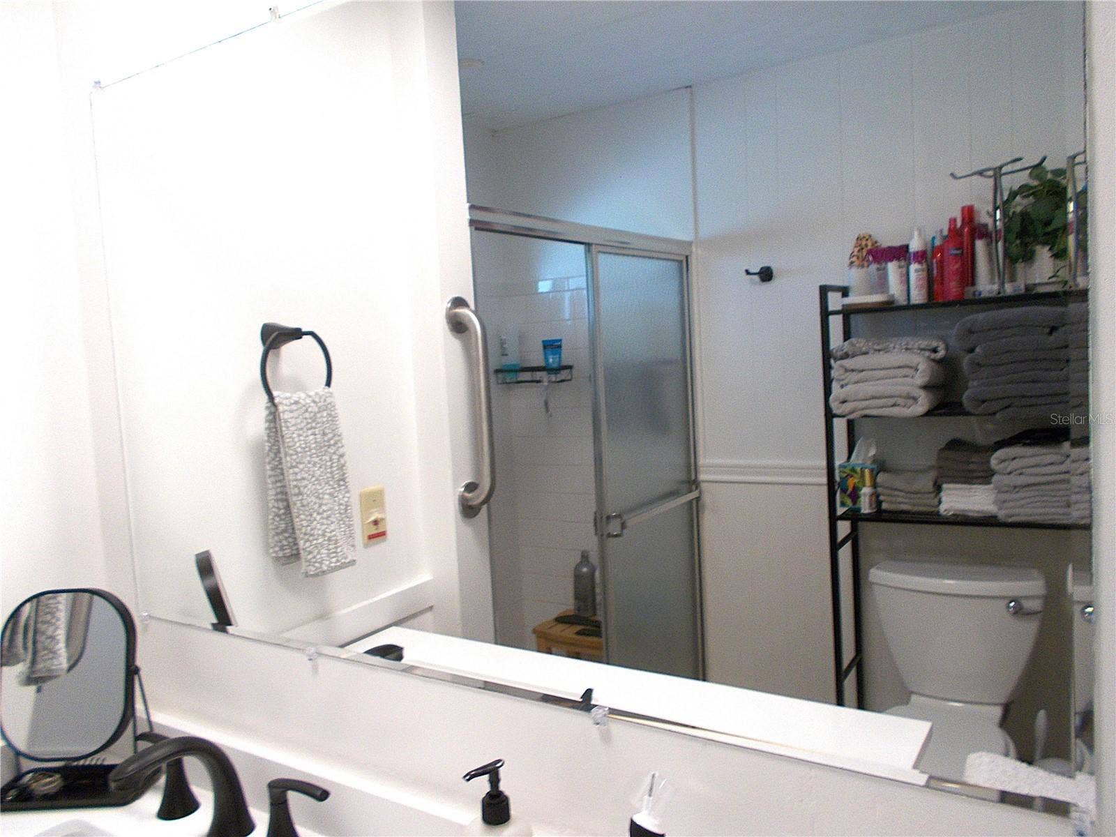 490 ASHWOOD DRIVE, Venice, FL 34285 Guest bathroom