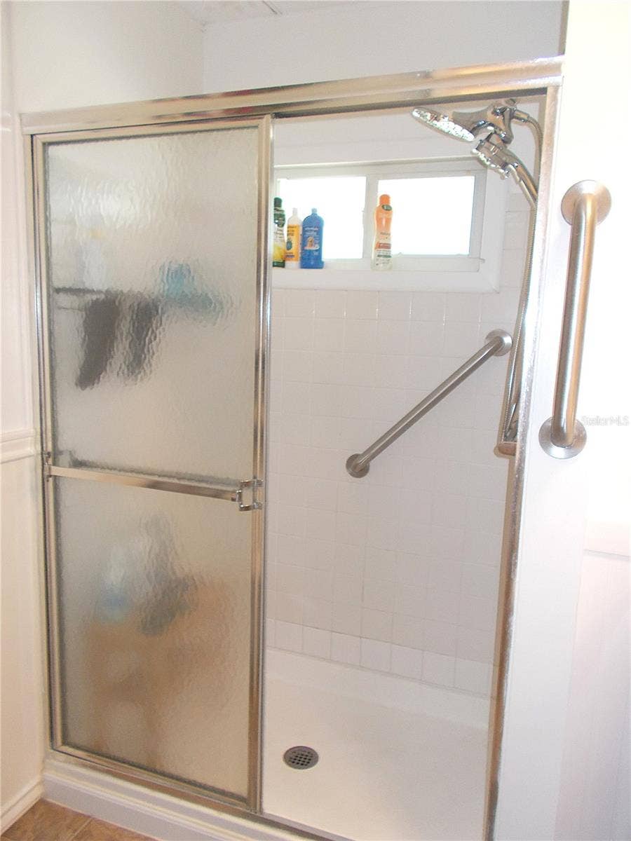 490 ASHWOOD DRIVE, Venice, FL 34285 Guest bathroom shower