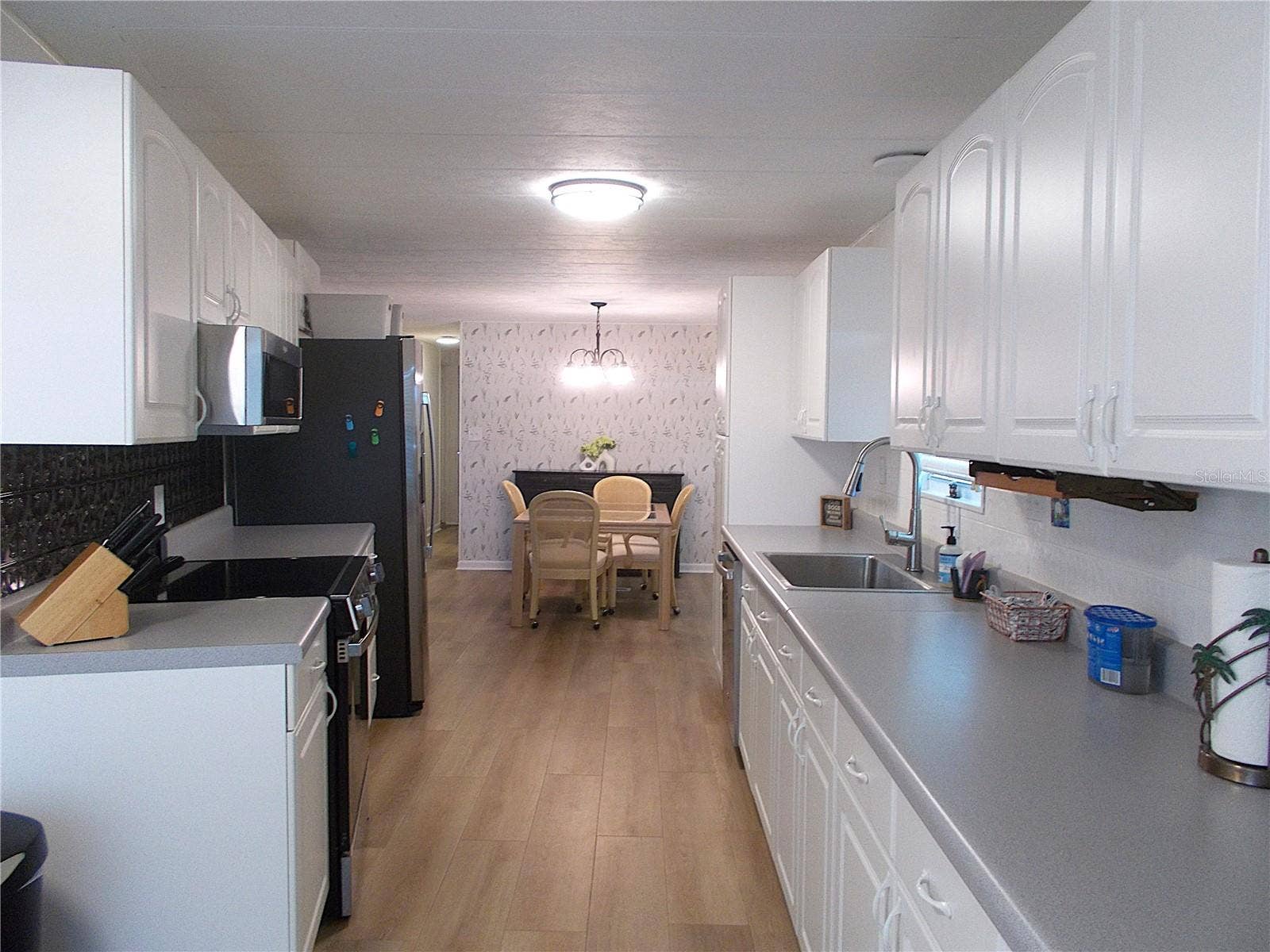 490 ASHWOOD DRIVE, Venice, FL 34285 Kitchen/dining room