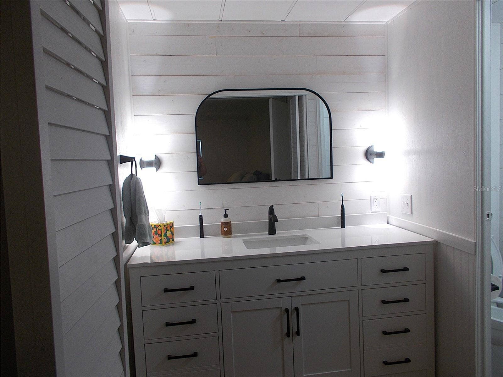 490 ASHWOOD DRIVE, Venice, FL 34285 Primary bedroom ensuite bath/vanity