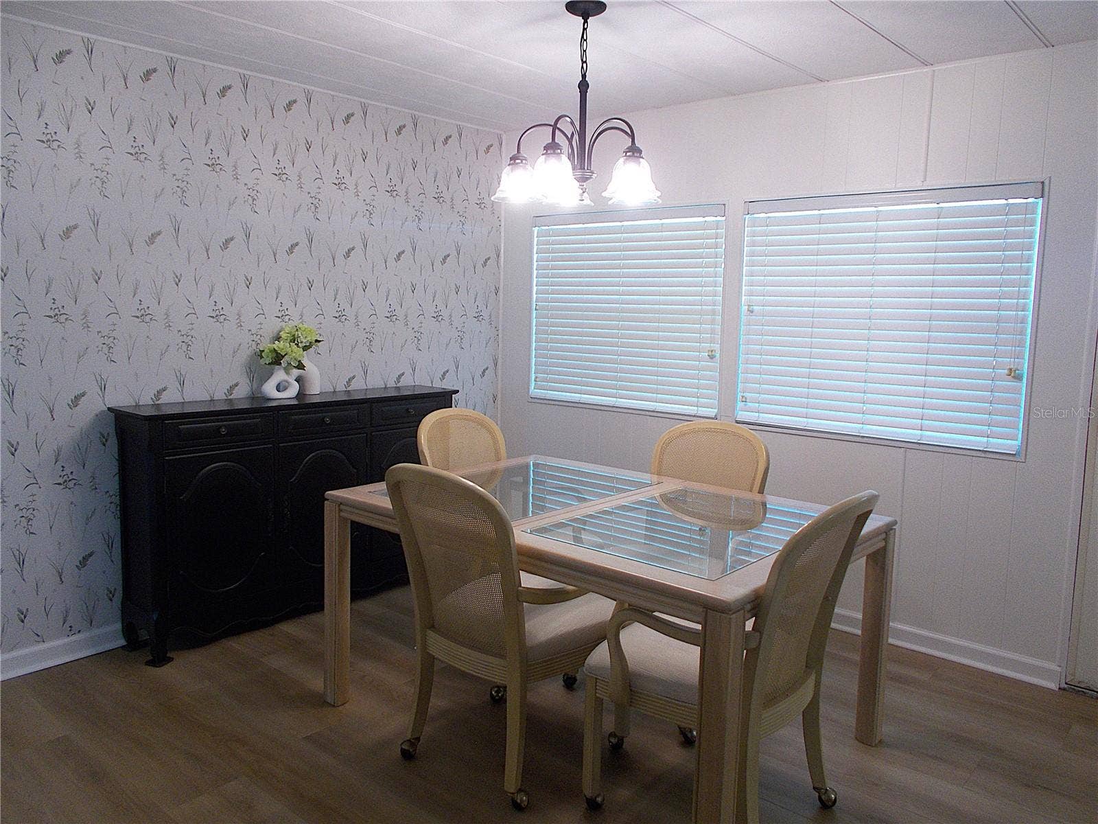 490 ASHWOOD DRIVE, Venice, FL 34285 Dining room