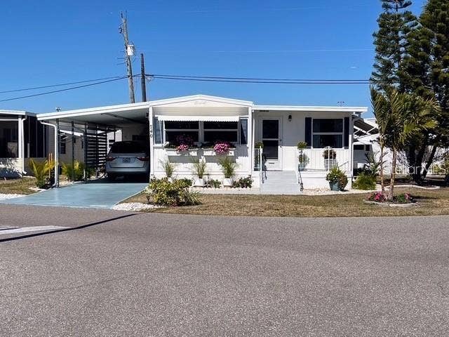 740 CAREFREE, Venice, FL 34285 740 CAREFREE, Venice, FL 34285