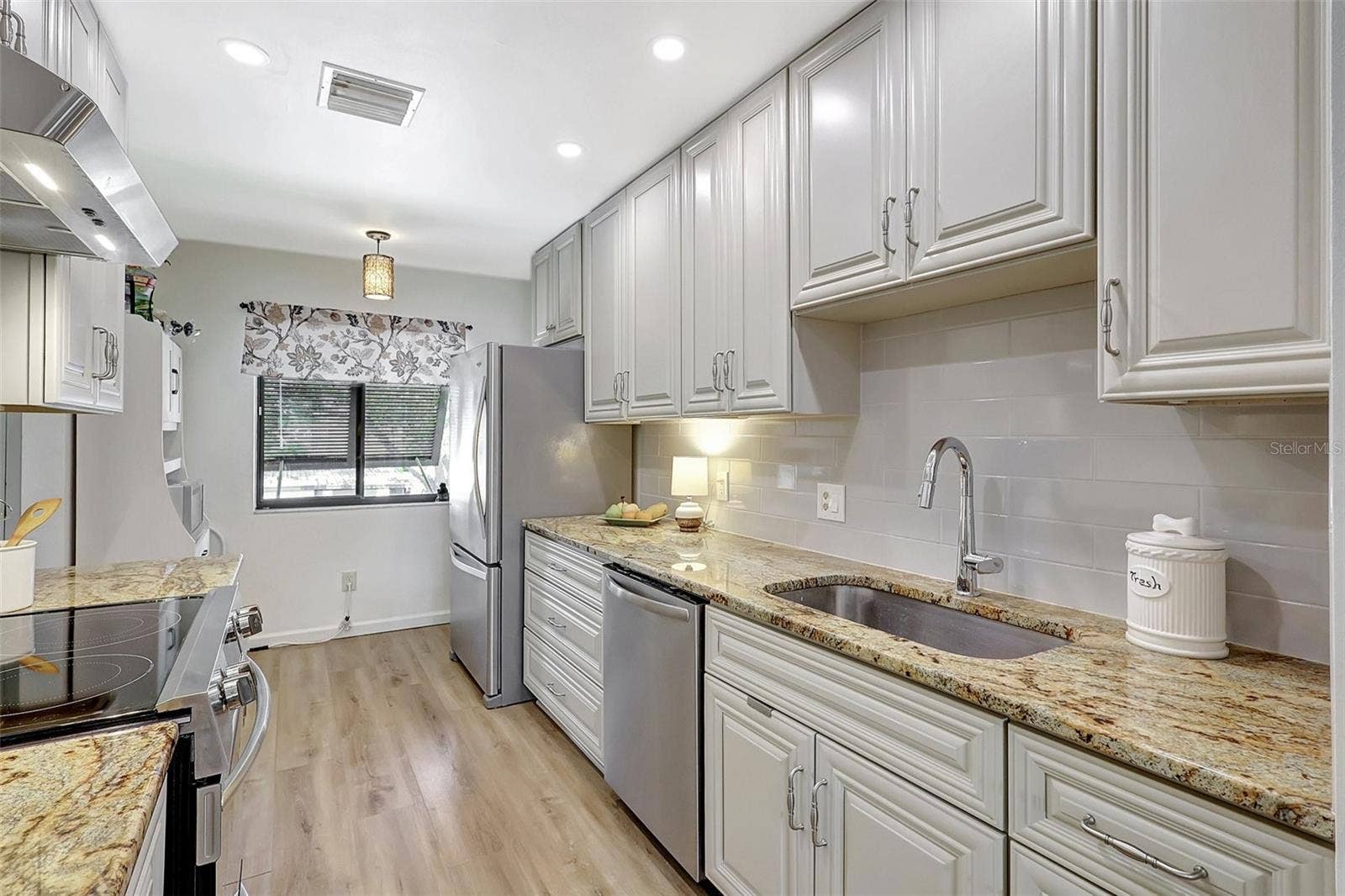 4646 LONGWATER CHASE, #98, Sarasota, FL 34235