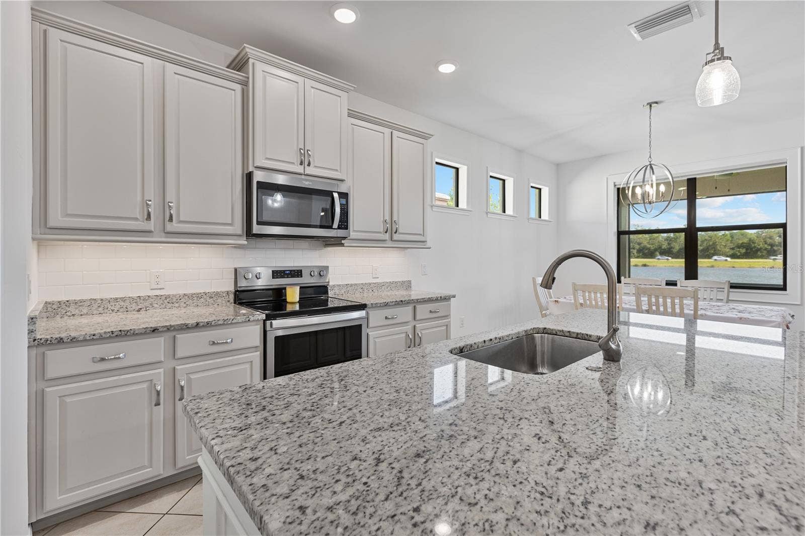 20846 FETTERBUSH PLACE, Venice, FL 34293 Granite countertops / undercabinet lights