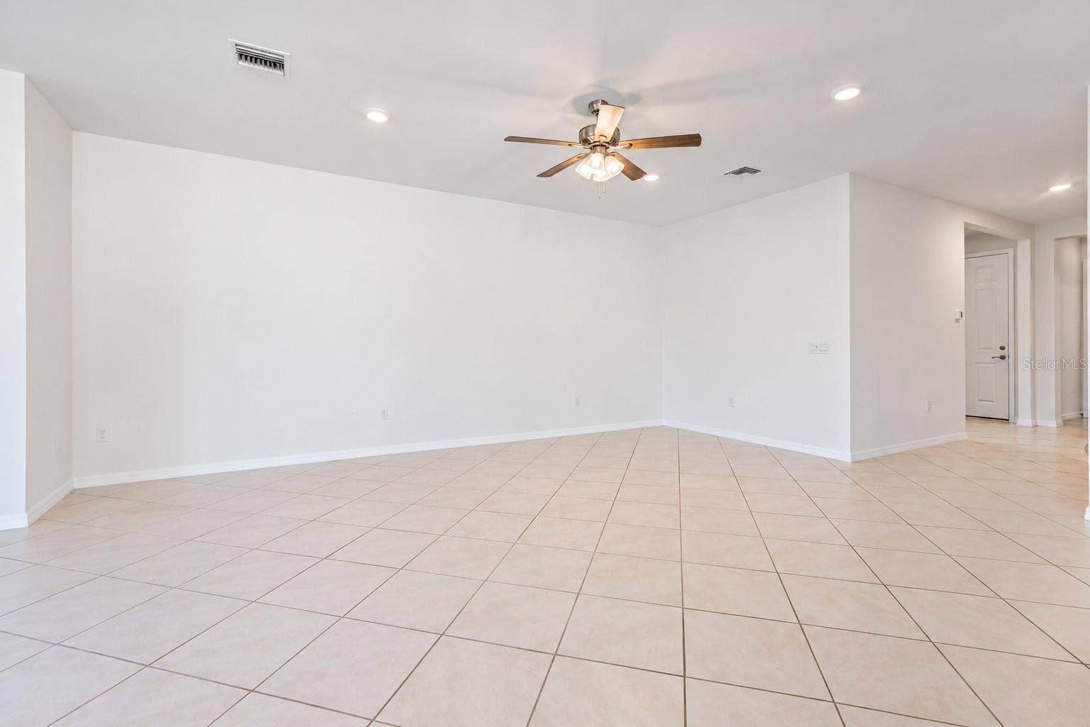 20846 FETTERBUSH PLACE, Venice, FL 34293 Living room / TV wall
