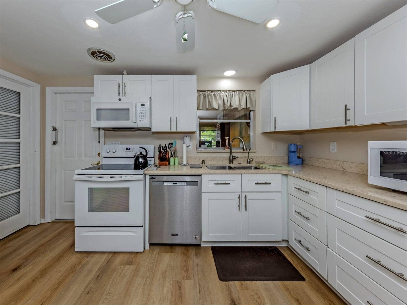 Nice open kitchen layout