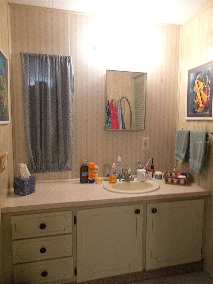 525 SANDPIPER DRIVE, Venice, FL 34285 Ensuite bathroom vanity