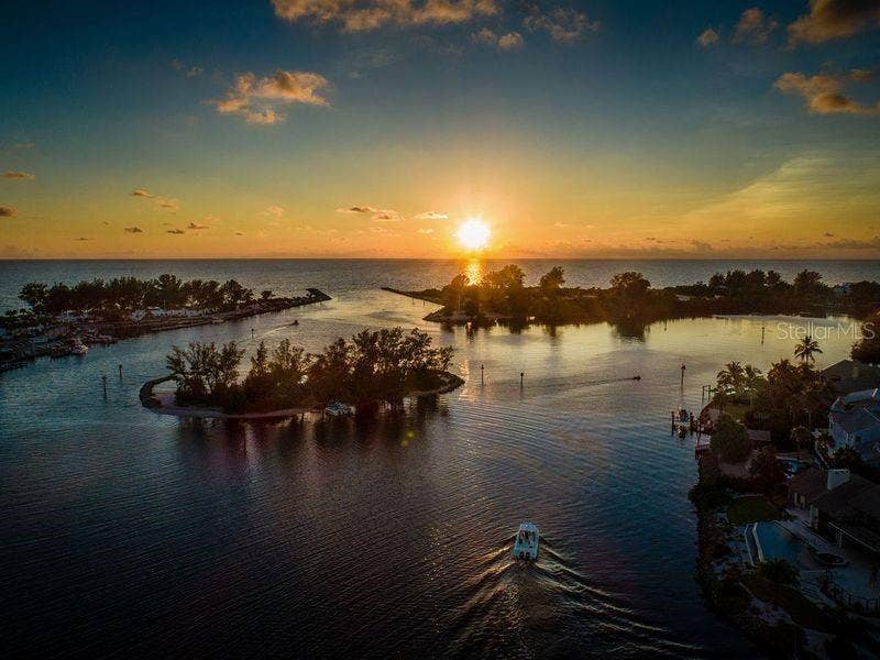 312 SUNRISE DRIVE, Nokomis, FL 34275 312 SUNRISE DRIVE, Nokomis, FL 34275