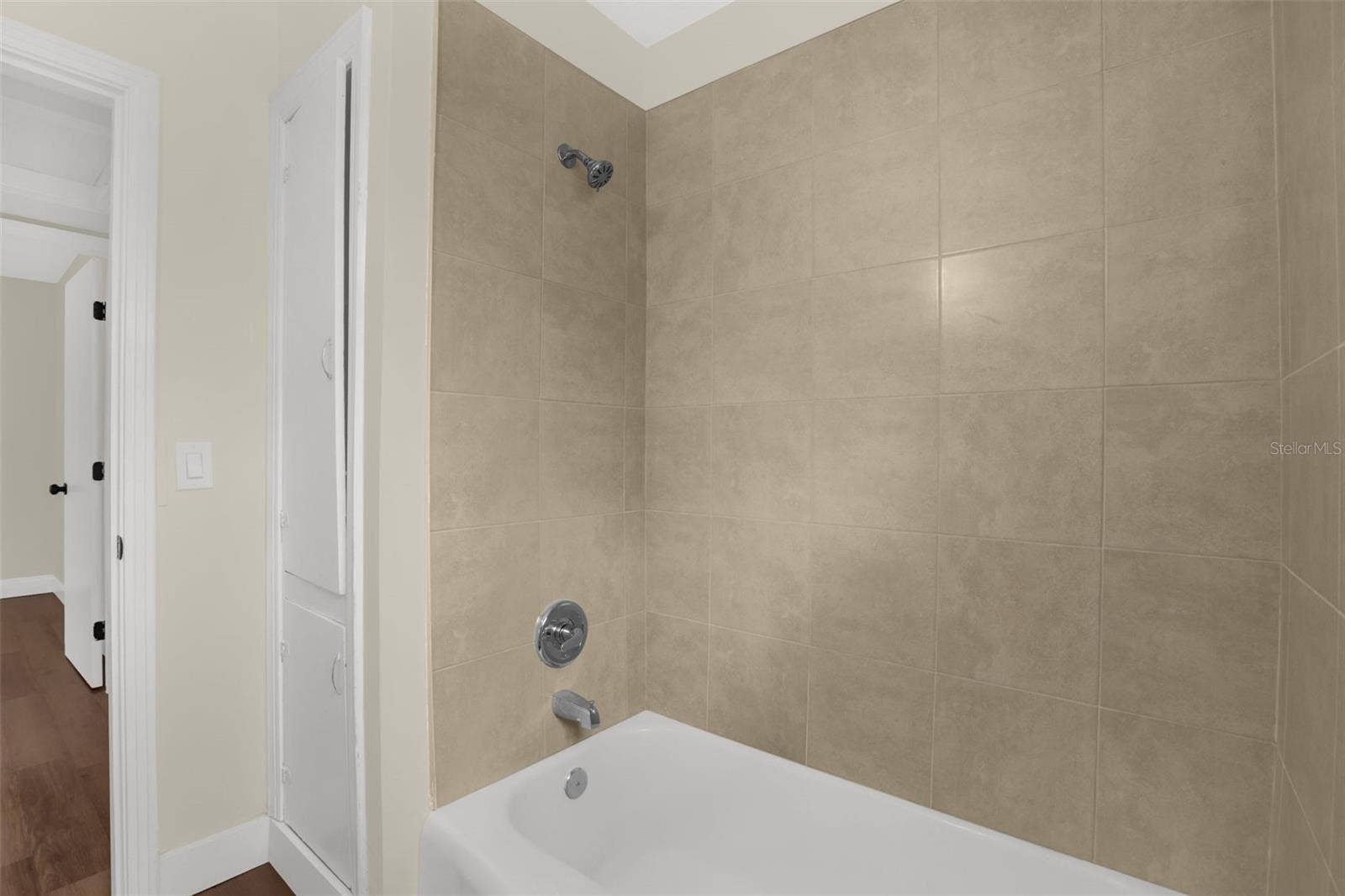 2012 HELMS AVENUE, Leesburg, FL 34748