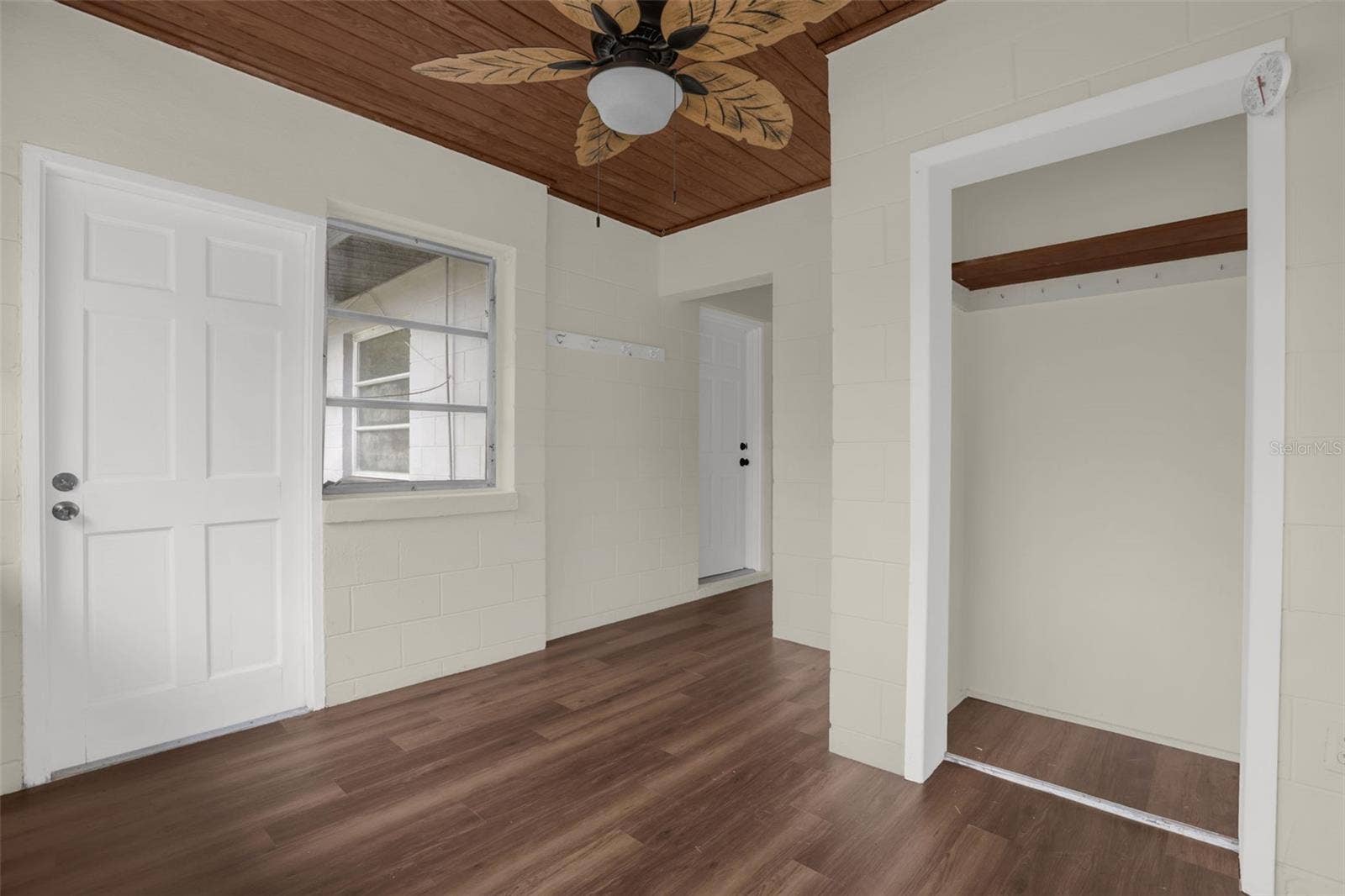 2012 HELMS AVENUE, Leesburg, FL 34748