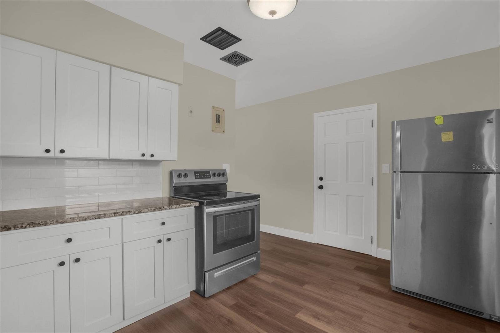 2012 HELMS AVENUE, Leesburg, FL 34748