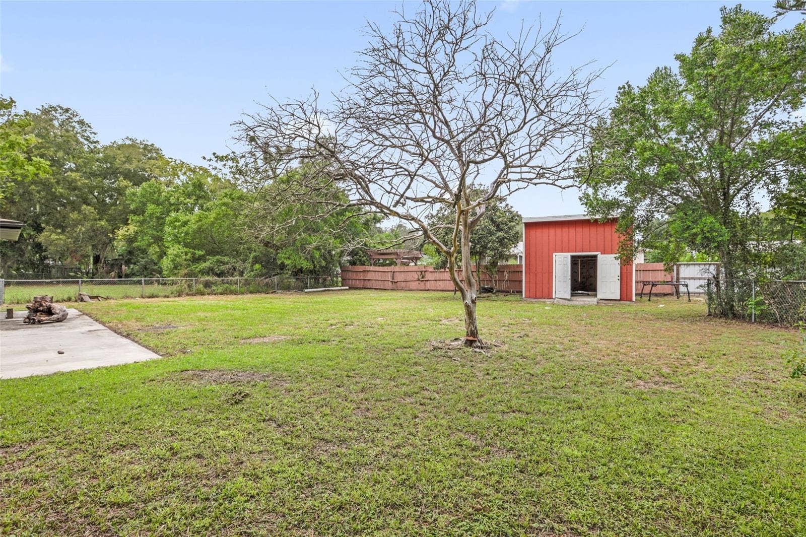 2012 HELMS AVENUE, Leesburg, FL 34748