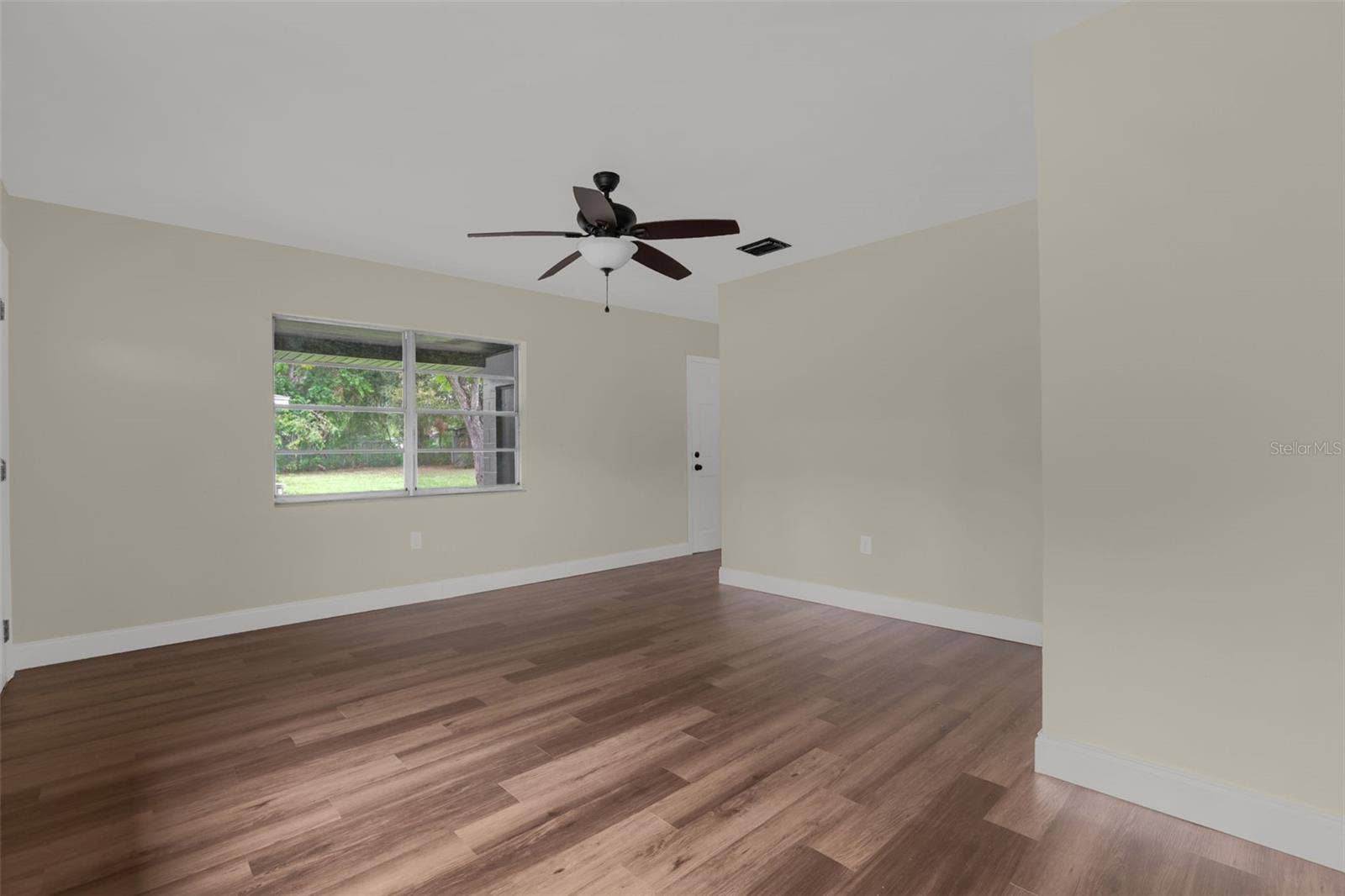 2012 HELMS AVENUE, Leesburg, FL 34748