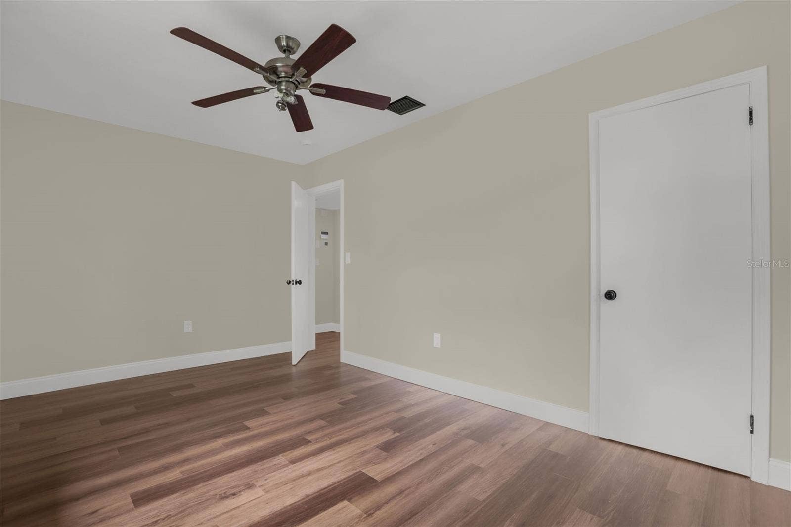 2012 HELMS AVENUE, Leesburg, FL 34748