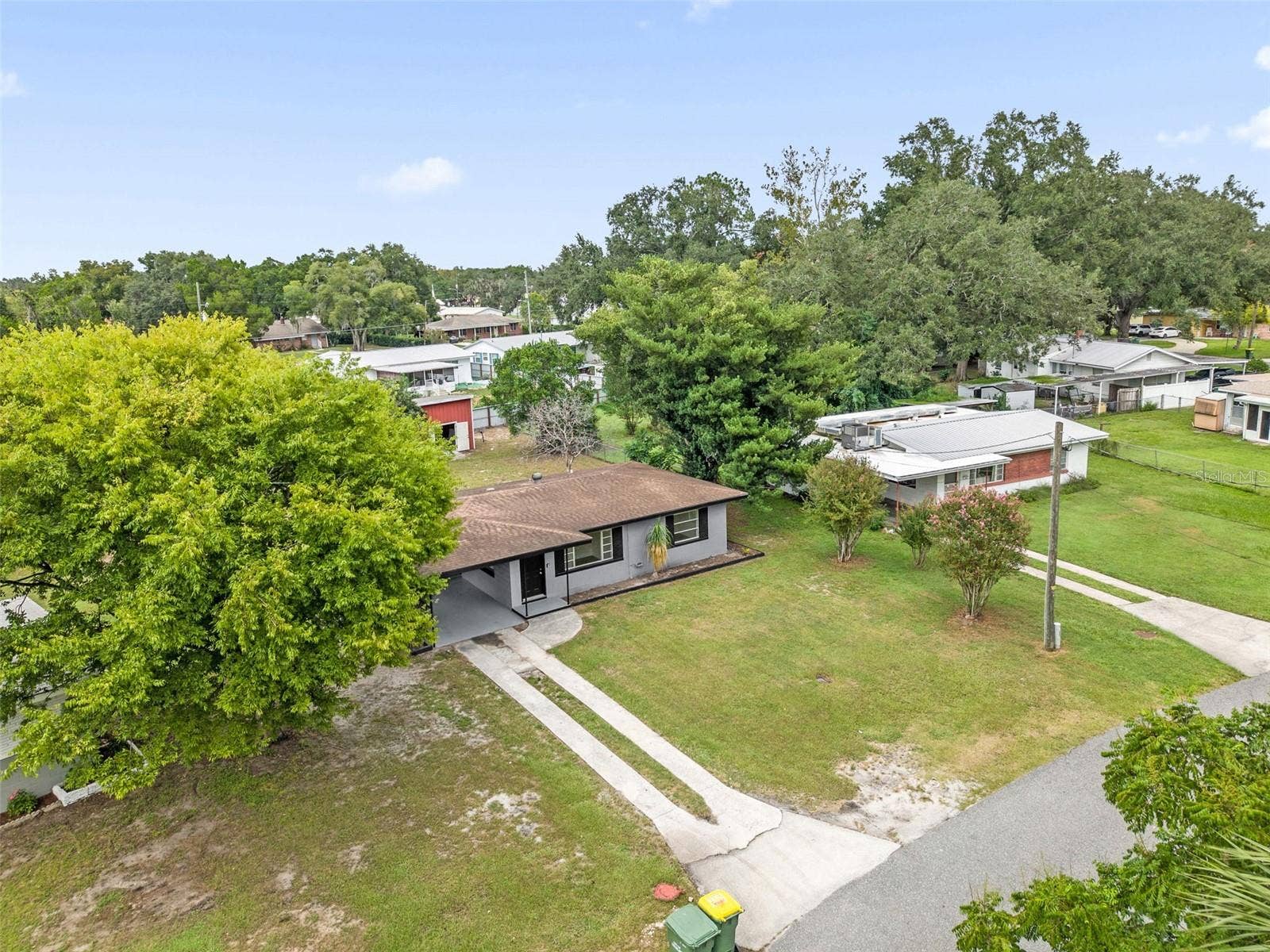 2012 HELMS AVENUE, Leesburg, FL 34748