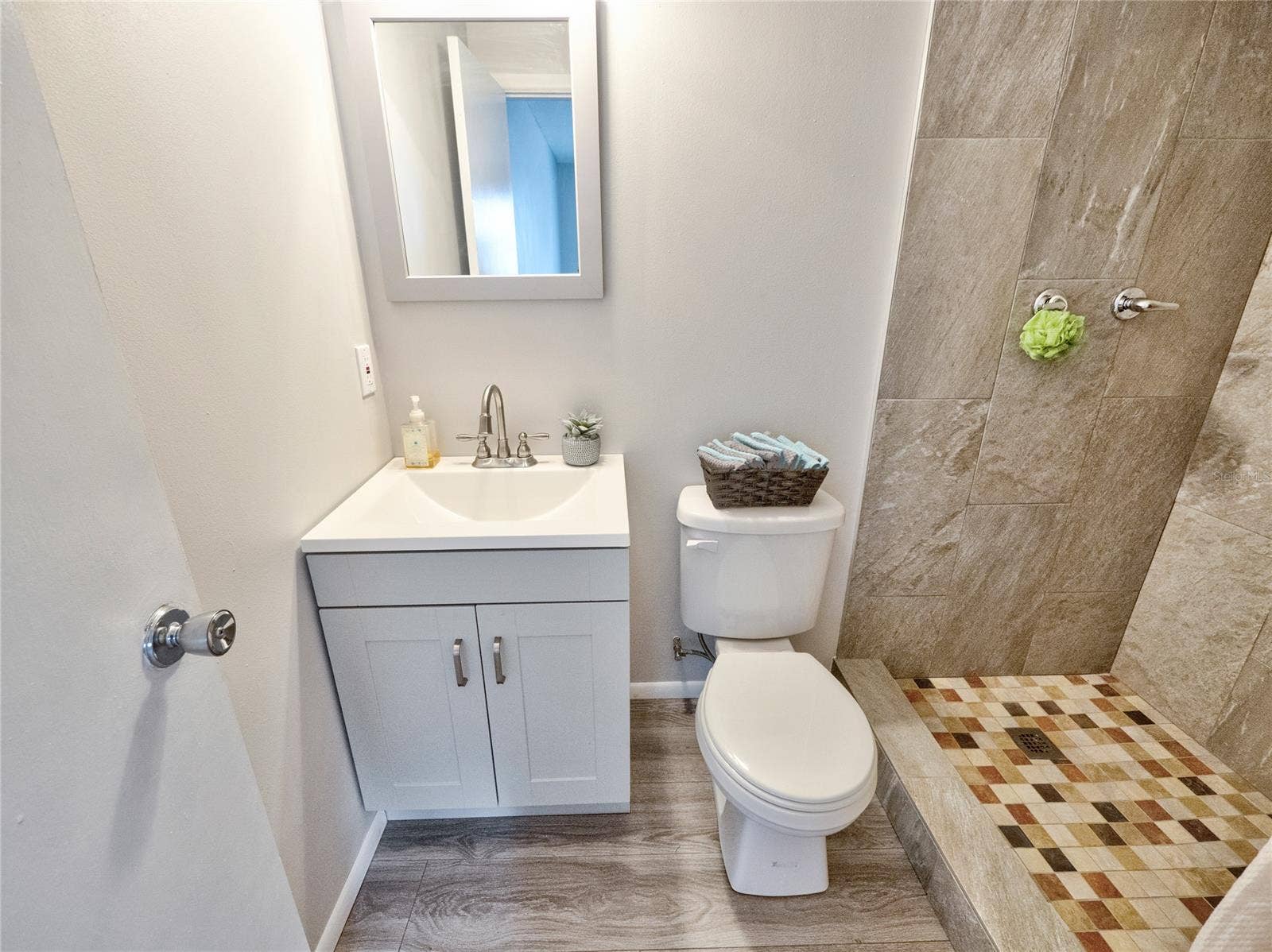 South Daytona, FL 32119 Beautifully remodeled Master Bathroom