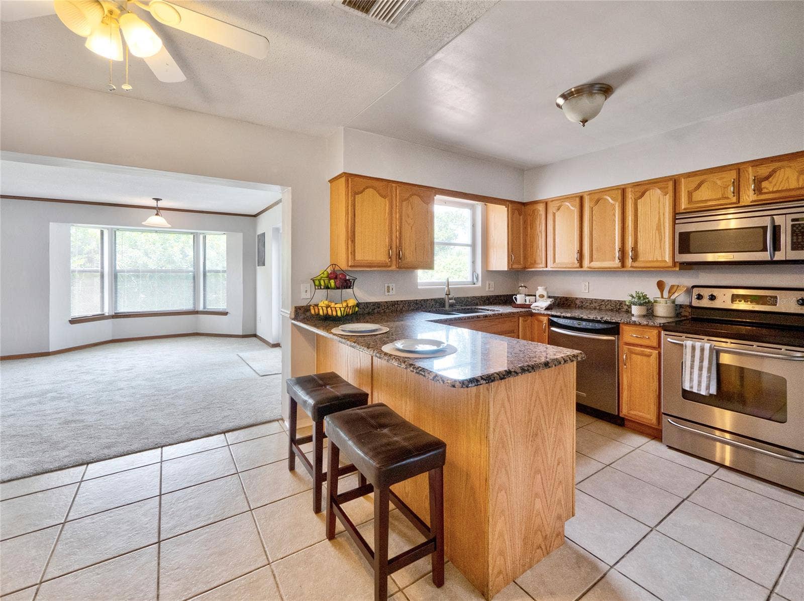 South Daytona, FL 32119 Breakfast Bar