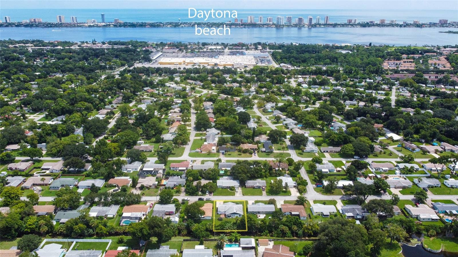 South Daytona, FL 32119 Proximity to Daytona Beach... less than 10 minutes!