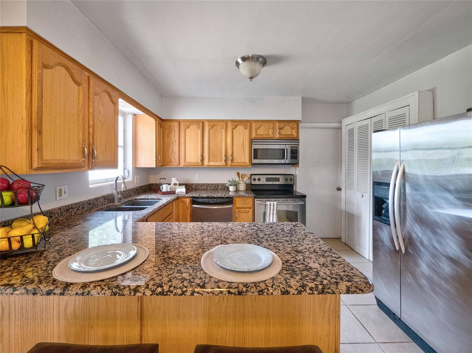 South Daytona, FL 32119 Updated Kitchen