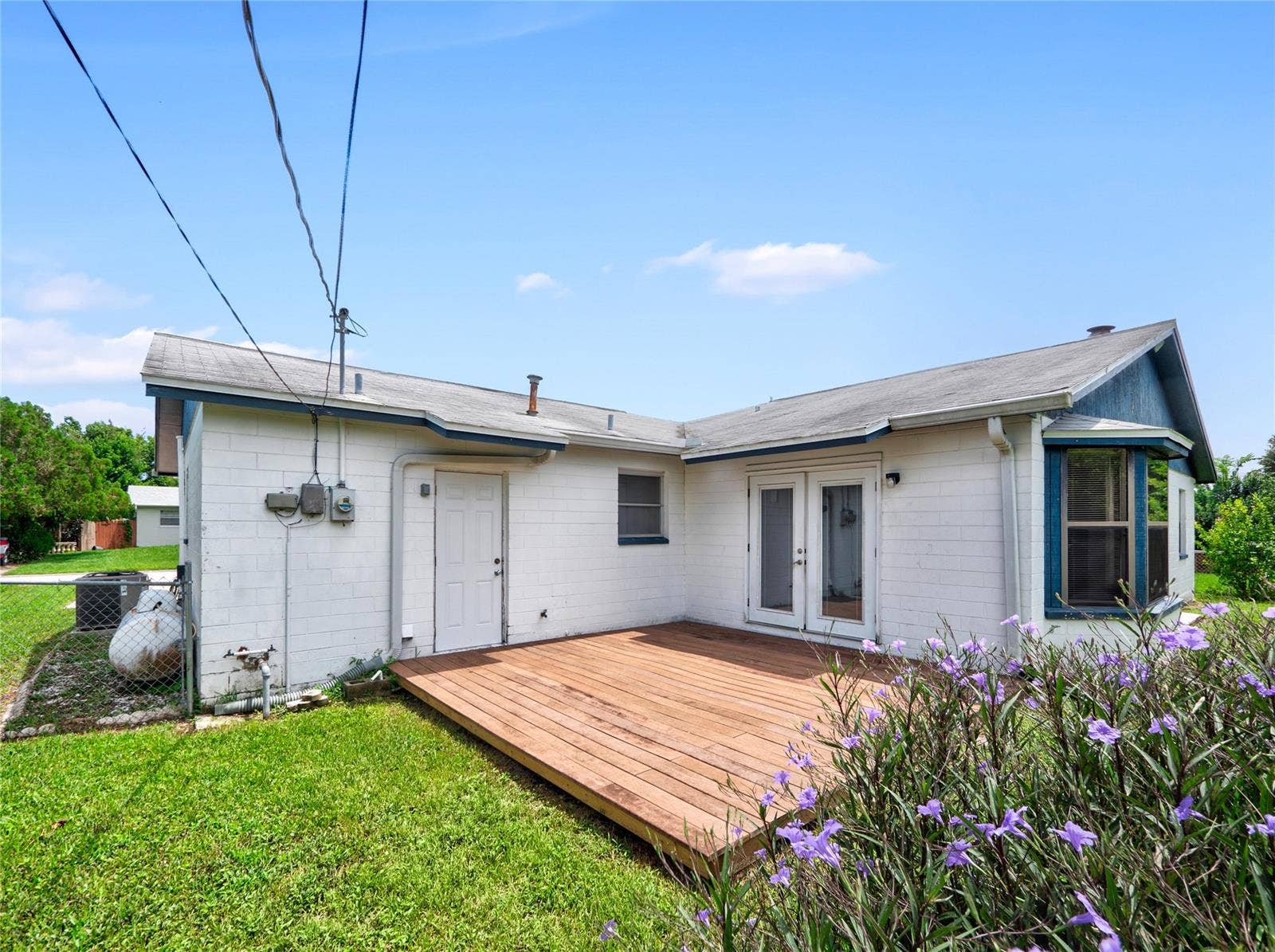South Daytona, FL 32119 Enjoy backyard BBQ's on this wood composite deck!