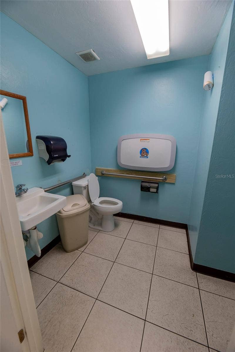 966 REED CANAL ROAD, South Daytona, FL 32119 2 of 4 Restrooms