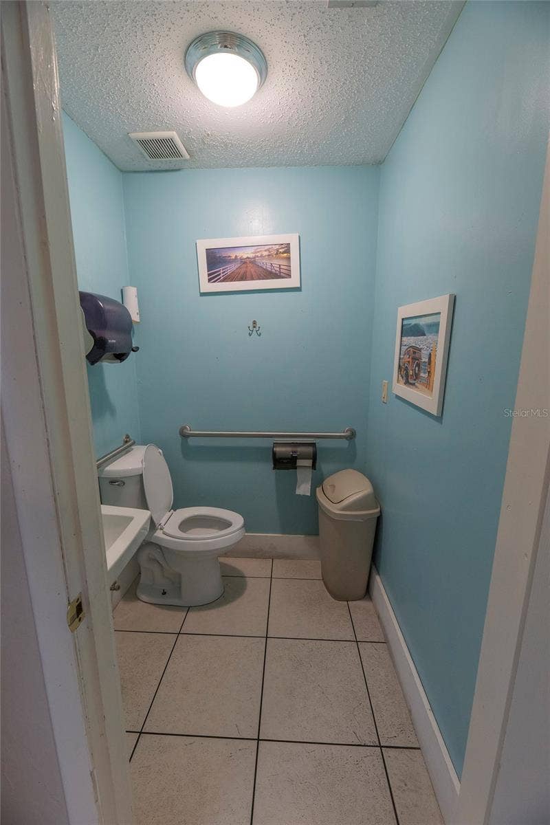 966 REED CANAL ROAD, South Daytona, FL 32119 1 of 4 restrooms
