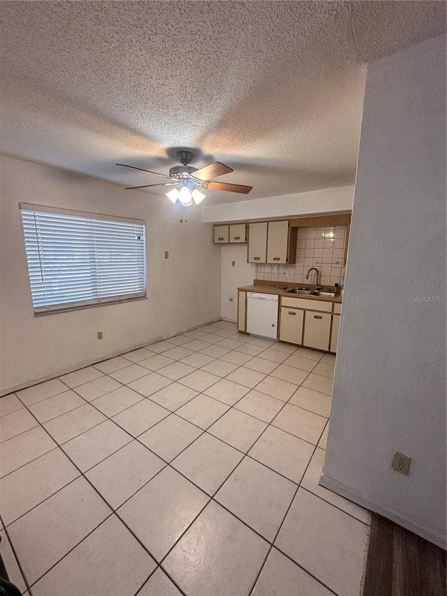 2016 OAK MEADOW CIRCLE, South Daytona, FL 32119 2016 OAK MEADOW CIRCLE, South Daytona, FL 32119