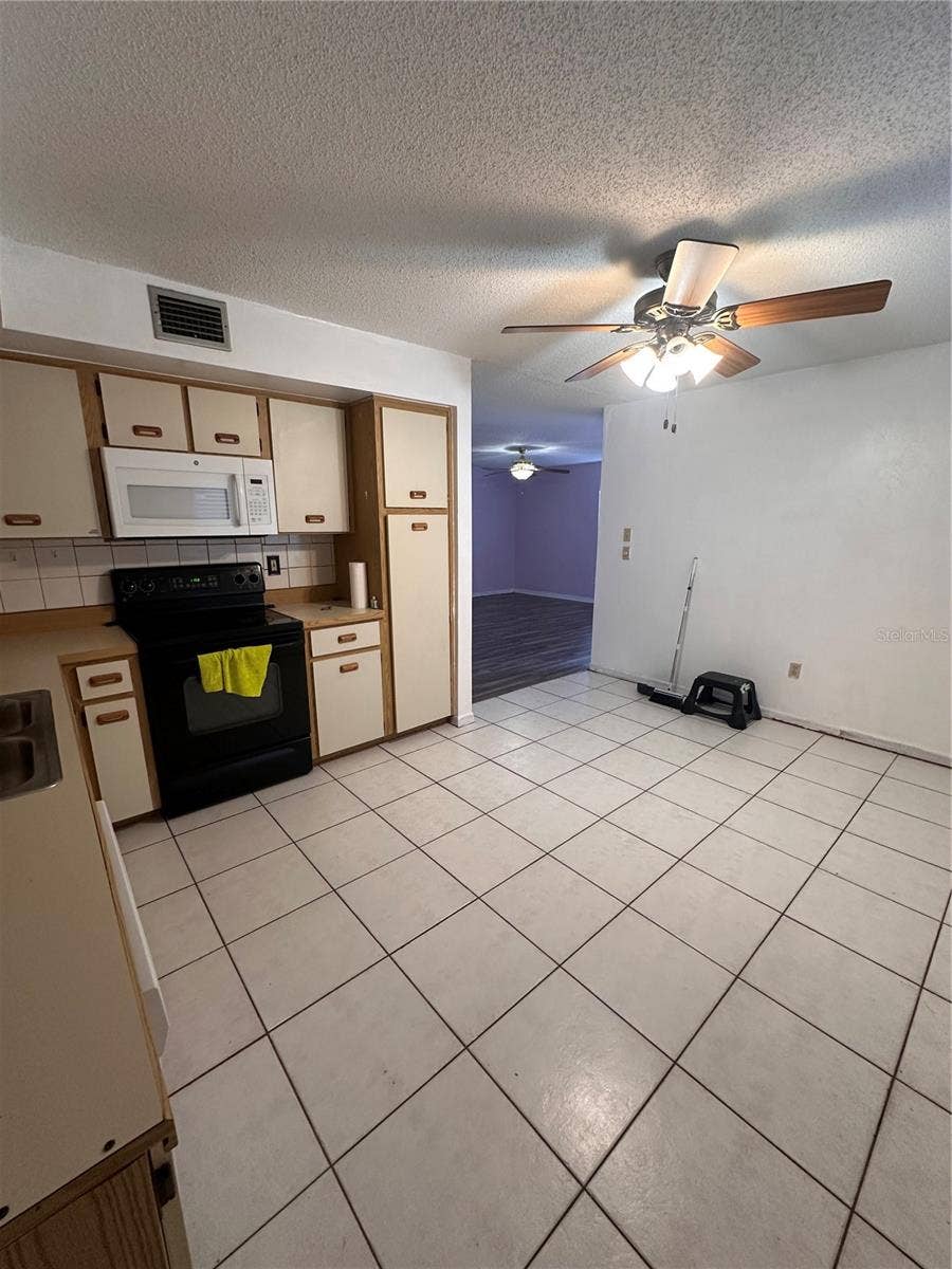 2016 OAK MEADOW CIRCLE, South Daytona, FL 32119 2016 OAK MEADOW CIRCLE, South Daytona, FL 32119