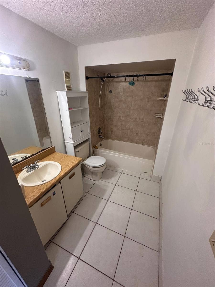2016 OAK MEADOW CIRCLE, South Daytona, FL 32119 2016 OAK MEADOW CIRCLE, South Daytona, FL 32119
