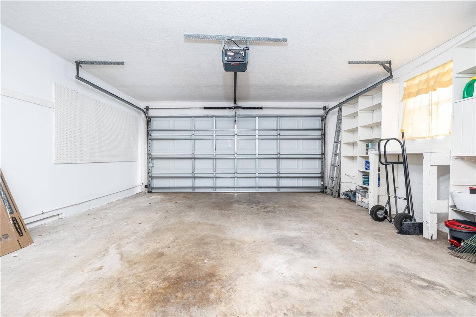 692 GASLIGHT DRIVE, South Daytona, FL 32119
