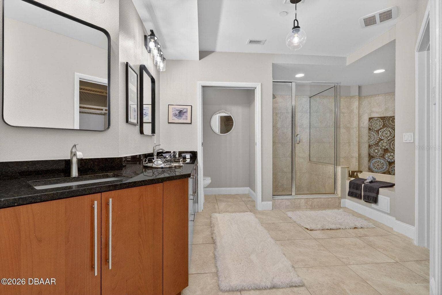 Primary en-suite