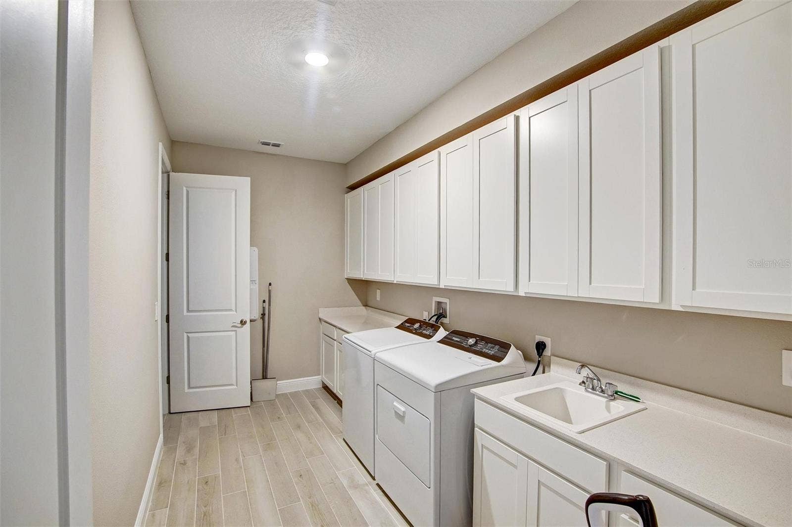 2121 DIVOT DRIVE, Daytona Beach, FL 32124 2121 DIVOT DRIVE, Daytona Beach, FL 32124