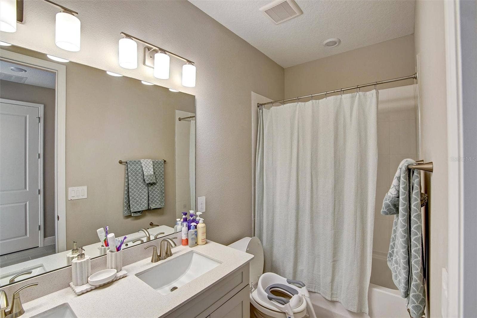 2121 DIVOT DRIVE, Daytona Beach, FL 32124 2121 DIVOT DRIVE, Daytona Beach, FL 32124