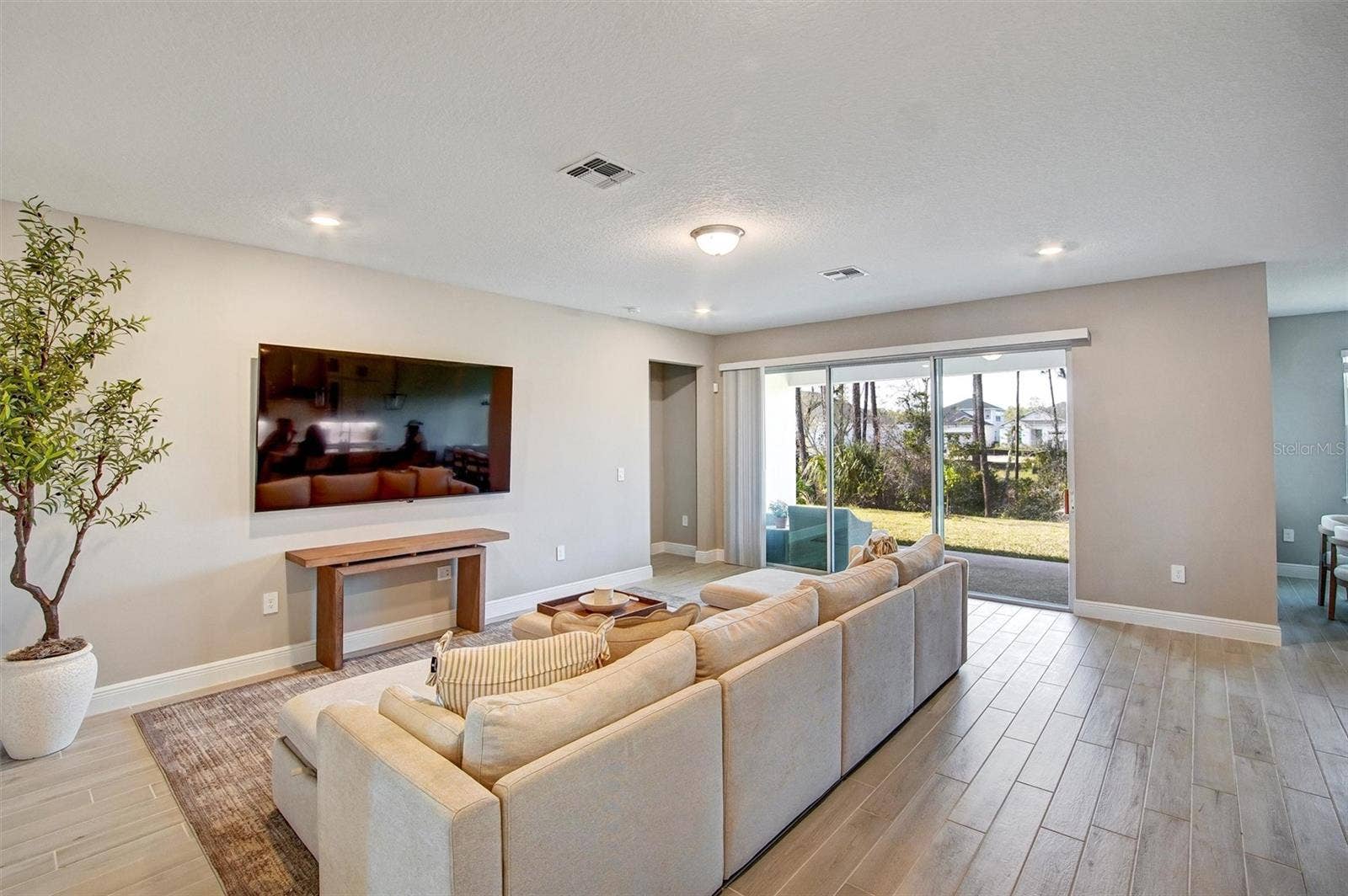 2121 DIVOT DRIVE, Daytona Beach, FL 32124 2121 DIVOT DRIVE, Daytona Beach, FL 32124