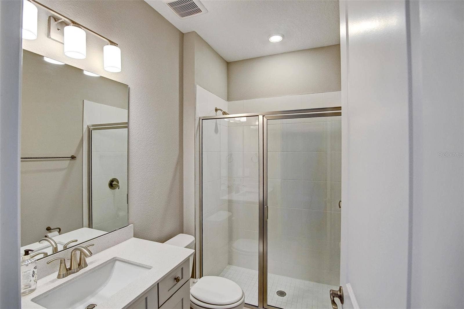 2121 DIVOT DRIVE, Daytona Beach, FL 32124 2121 DIVOT DRIVE, Daytona Beach, FL 32124