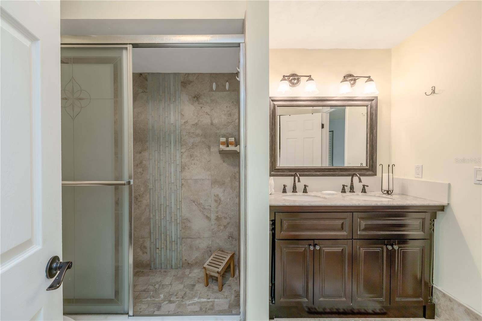 Upstairs full bathroom