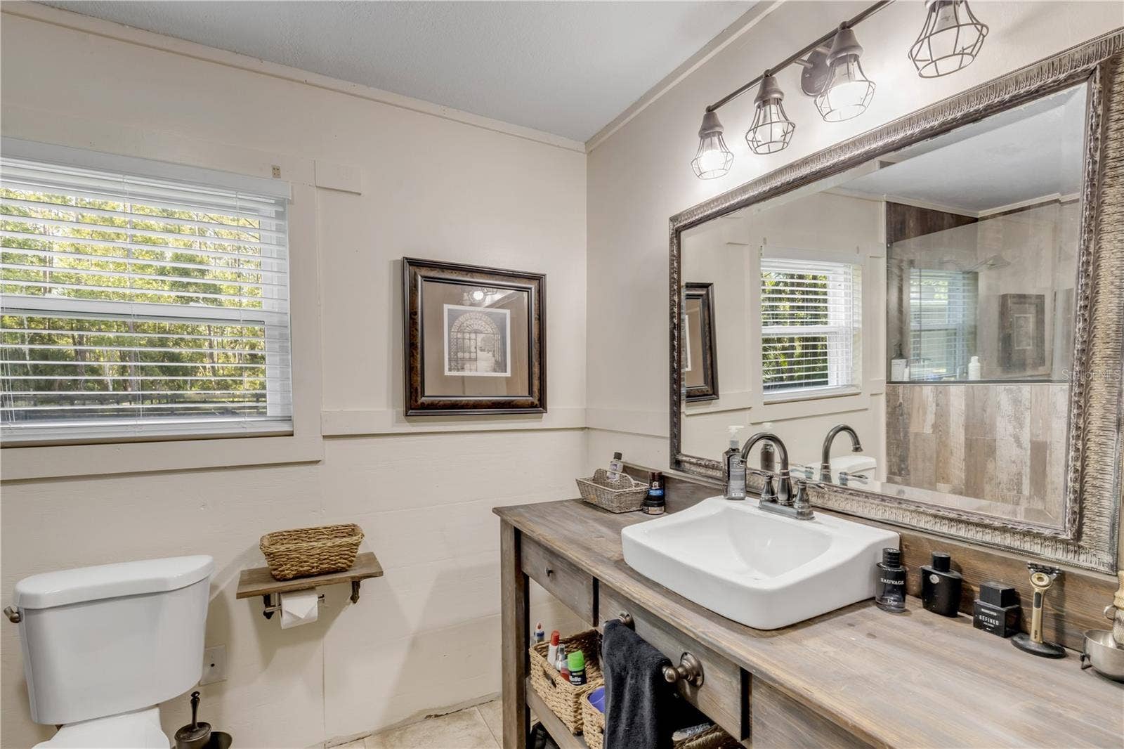 2195 W POINSETTIA DRIVE, Port Orange, FL 32128 2195 W POINSETTIA DRIVE, Port Orange, FL 32128