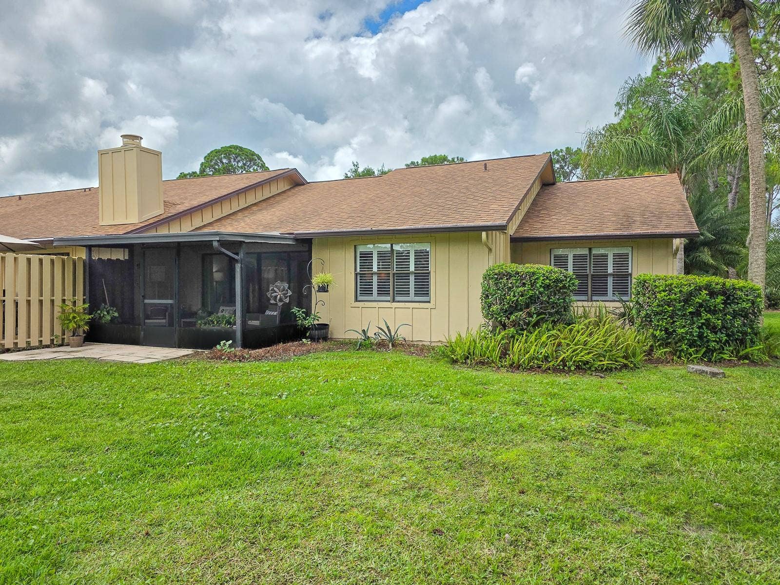 100 SEA PINES CIRCLE, Daytona Beach, FL 32114