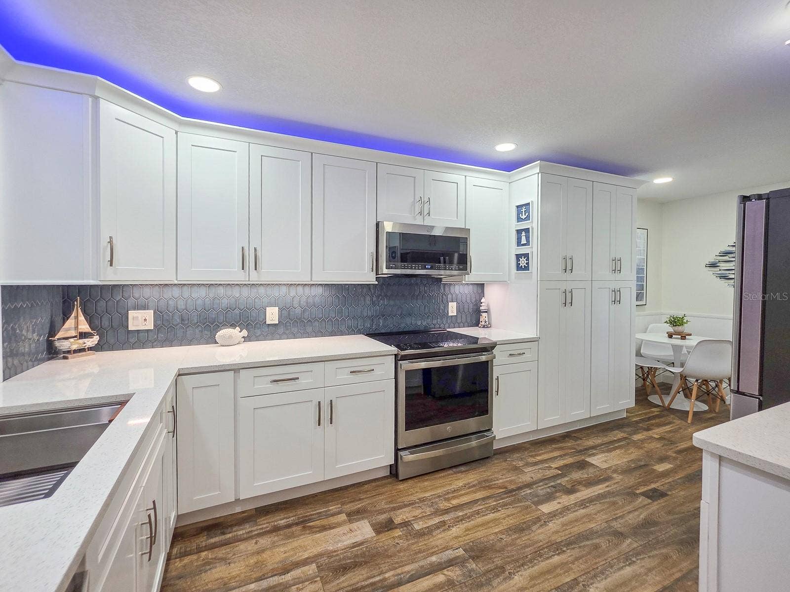 Dimmable recessed lighting with many color options