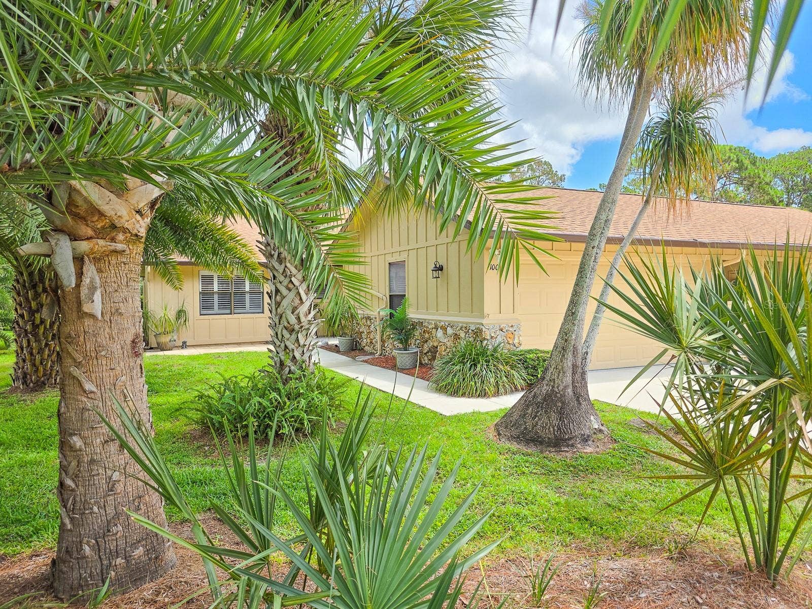 100 SEA PINES CIRCLE, Daytona Beach, FL 32114