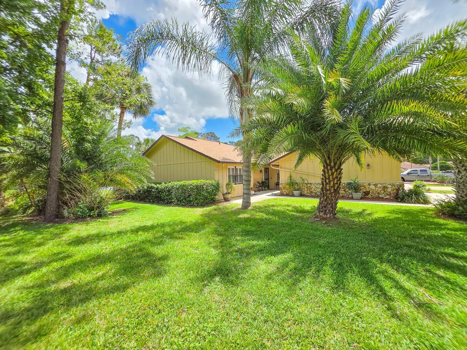 100 SEA PINES CIRCLE, Daytona Beach, FL 32114