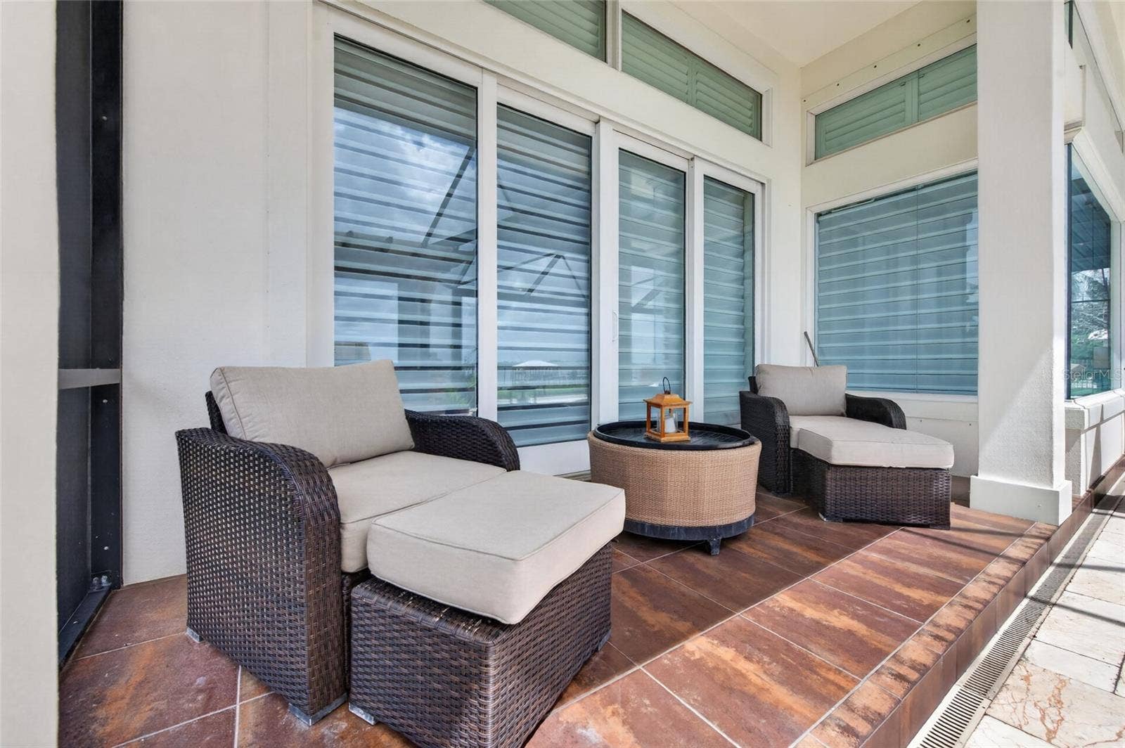 COVERED PATIO SETTING