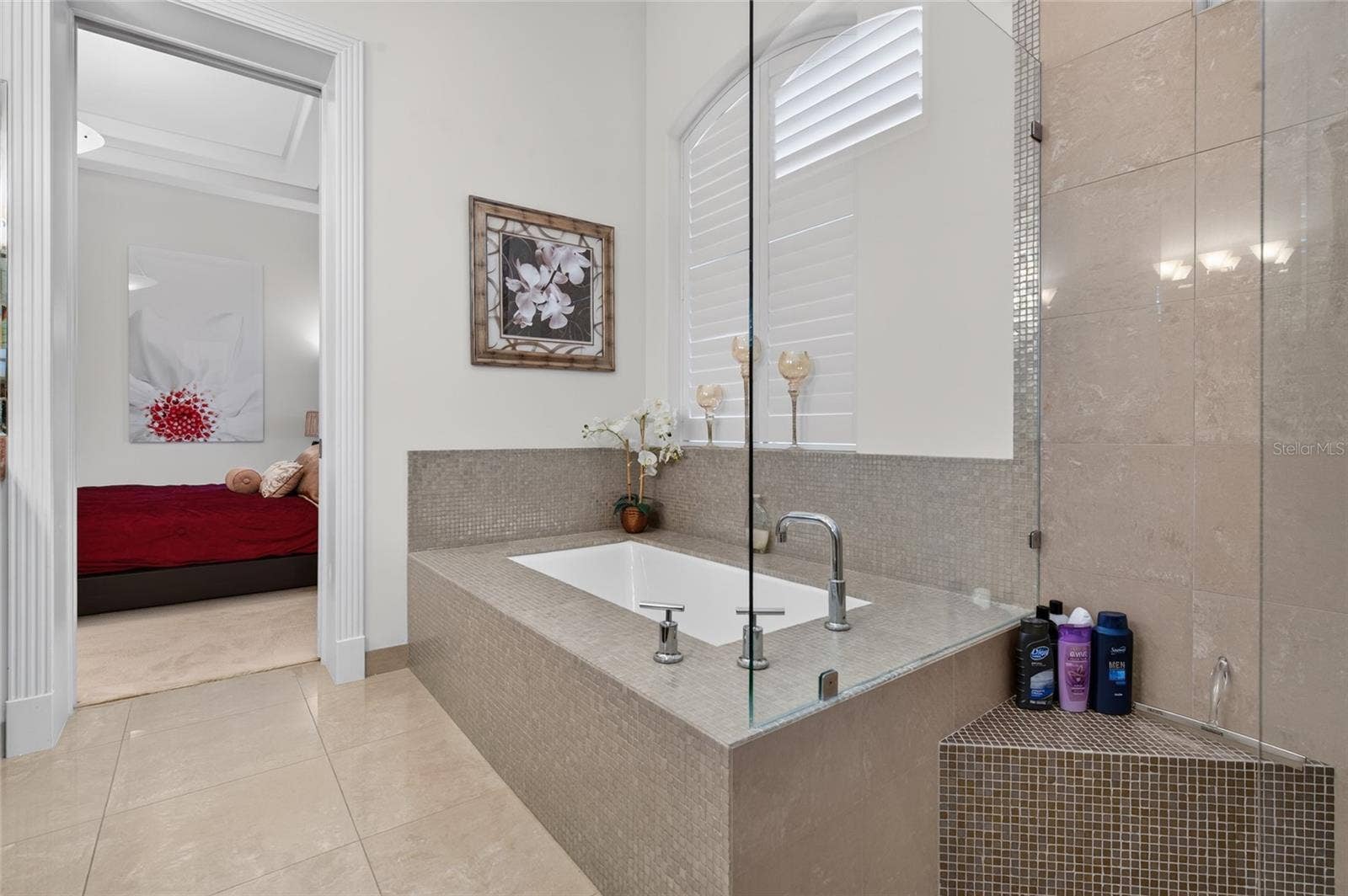 2ND BATHROOM TUB