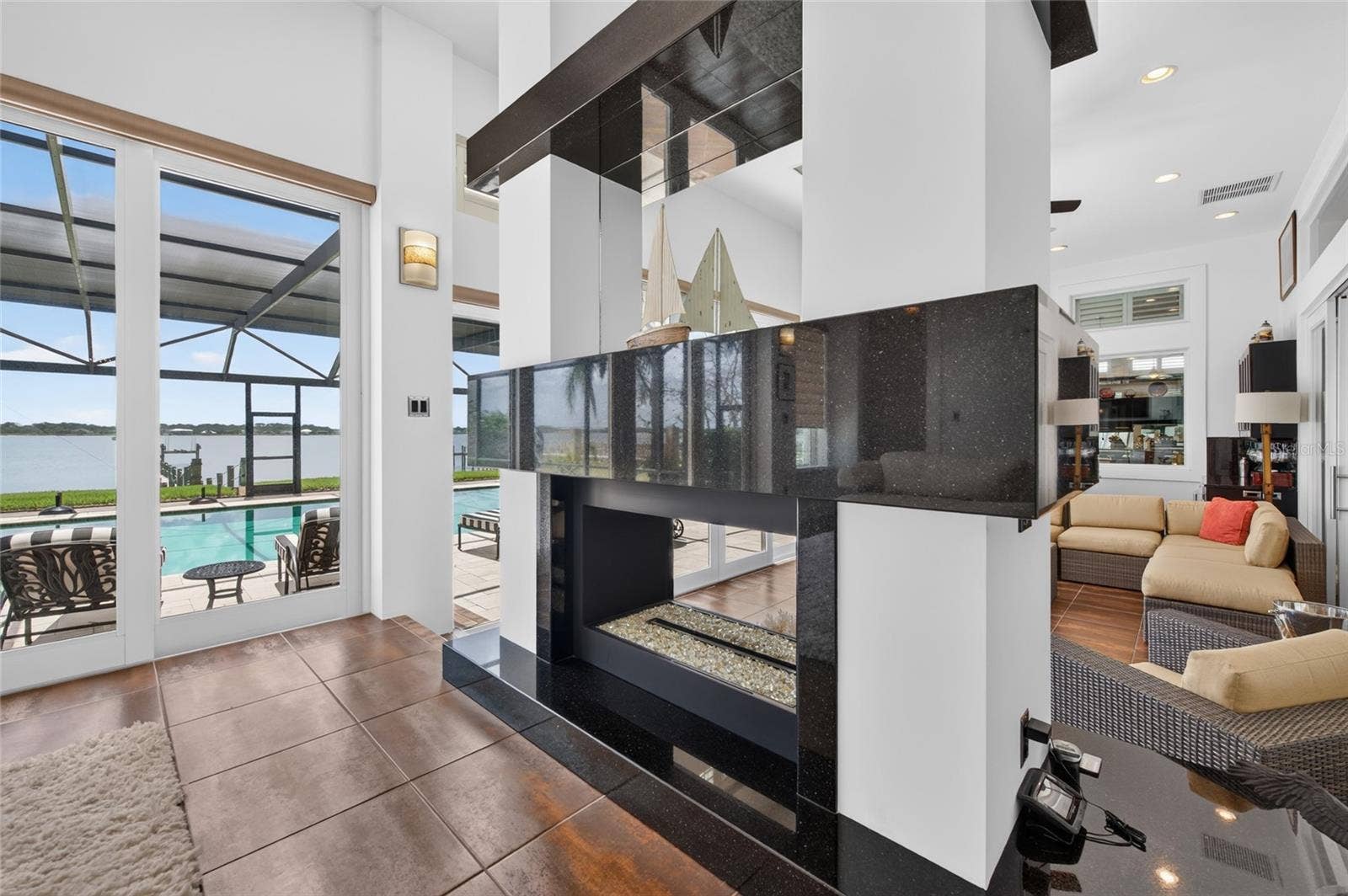 DOUBLE FIREPLACE